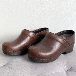 Dansko XP Chestnut Brown Vine Leather Clogs
